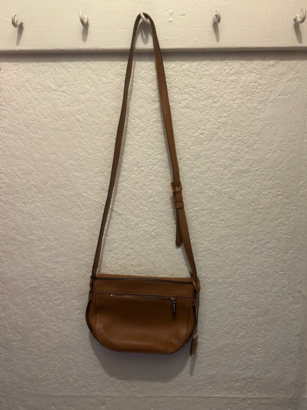 Classic Tan Crossbody Women's Bag - Minimal Saddle Design - Picture 5 of 6